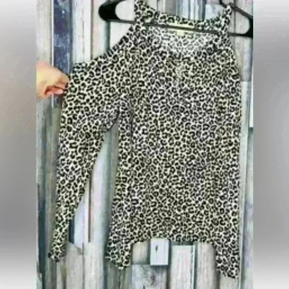 Michael Kors Open Shoulder Top - Picture 5 of 14